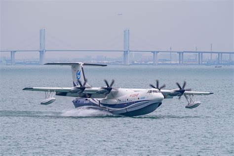 China Successfully Test-Runs World’s Largest Amphibious Aircraft