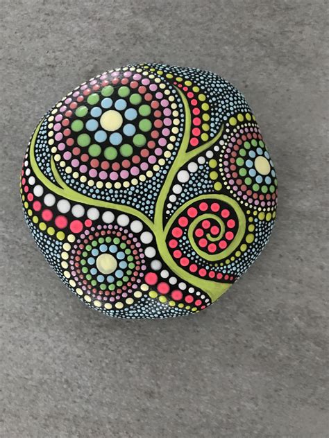 Bildergebnis für pinterest steine dots | Mandala rock art, Rock painting art, Dot art painting