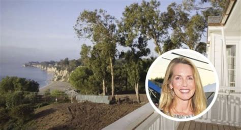 Laurene Powell Jobs net worth, salary. What she owns - houses