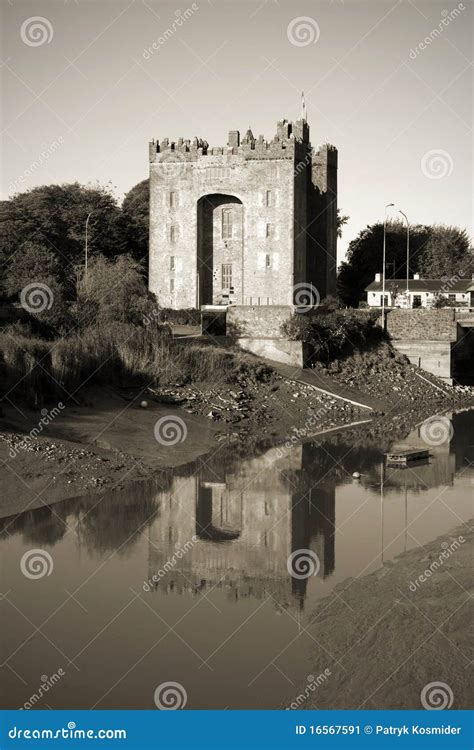 Bunratty castle of Ireland stock image. Image of ireland - 16567591