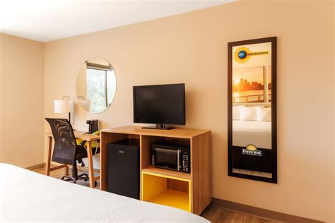 Days Inn by Wyndham launches ‘complimentary’ in-room mirror