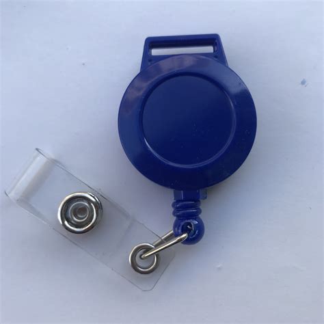 Retractable badge holder