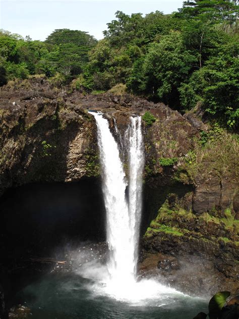 Rainbow Falls Hawaii | Rainbow falls hawaii, Rainbow falls, Beautiful places