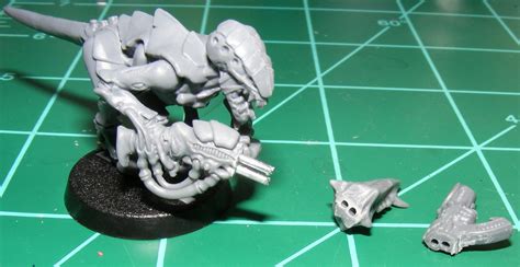 Maximum Heresy: Tutorial: Swappable weapons without using magnets - Tyranid Termagant edition.