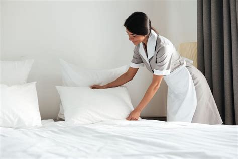 Why Are Hotel Pillows So Comfortable? (Plus Tips for Home Pillows ...