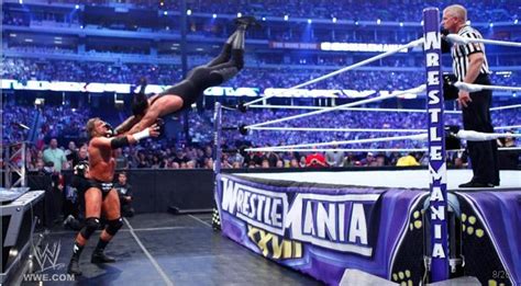 WWE-Universe: WRESTLEMANIA 27 PHOTOS - THE UNDERTAKER VS TRIPLE H, 19-0 ...