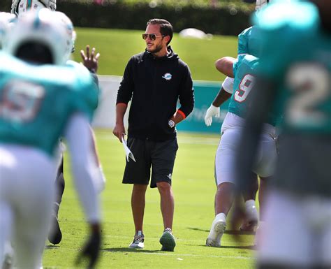 Dolphins' Mike McDaniel isn't your typical NFL coach | Dave Hyde