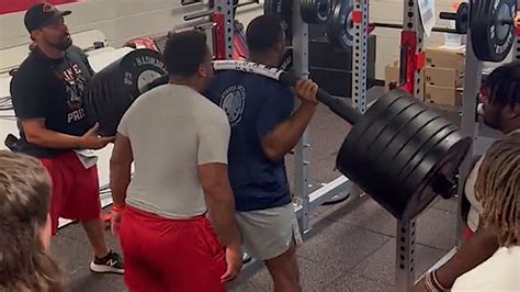 NFL Running Back Nick Chubb Hits a 610-Pound Squat Double on a Tsunami Bar | BarBend