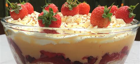 Easy Trifle | Classic British Dessert - TheUniCook Festive-Baking