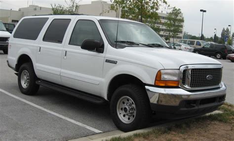 File:2000-2004 Ford Excursion.jpg - Wikimedia Commons