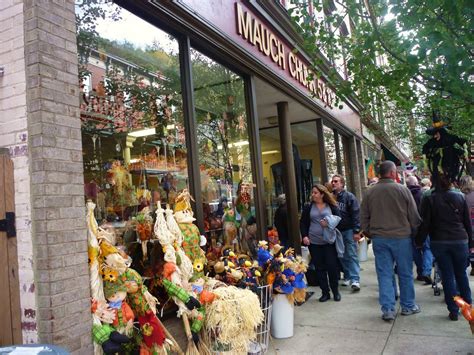 Moonbeams in a Jar: Fall Foliage Festival in Jim Thorpe, Pa