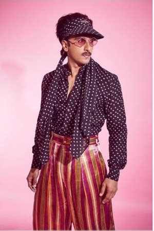 Look at weird fashion of Ranveer Singh, pictures will make you laugh ...