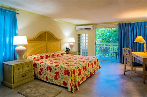 GOLDEN SANDS – HOTEL BARBADOS