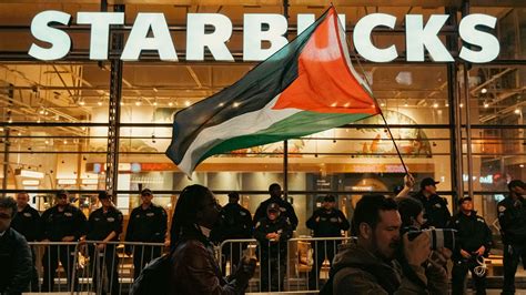 Starbucks’ CEO wants people to stop protesting its stores over Israel war in Gaza | CNN Business