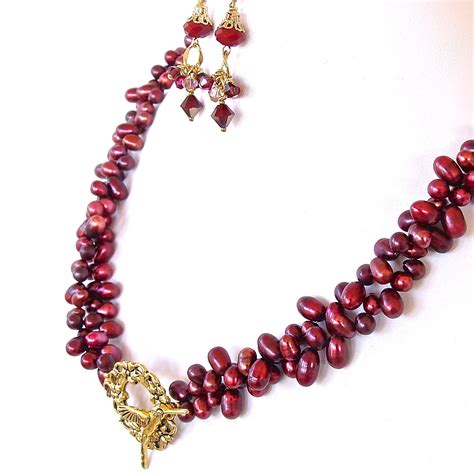 Flutter: Red Pearl Necklace Set