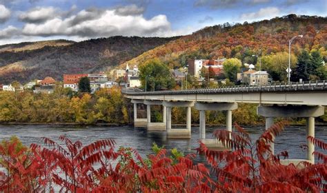 Bridge in Hinton, West Virginia, USA | West virginia tourism, West ...