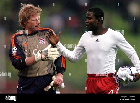 Bayern Munich goalkeeper Oliver Kahn and Samuel Kuffour Stock Photo - Alamy