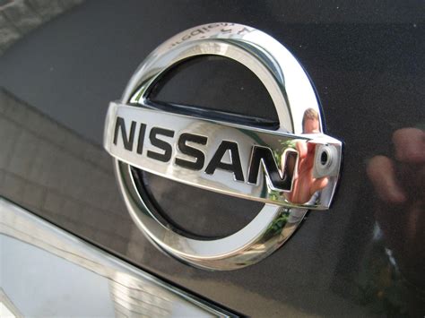 Nissan Emblem Wallpaper