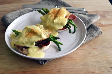 Vegan Eggs Benedict - The Edgy Veg