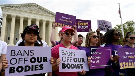 Supreme Court issues administrative stay in abortion pill case : NPR