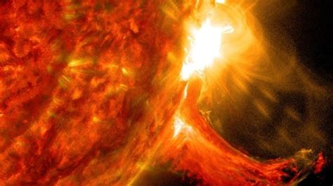 Terrifying solar flare sparks BLACKOUTS in US, Canada; NASA satellite spots blast | Tech News