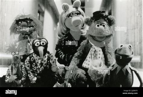 Kermit, Fozzie, Miss Piggy, Rizzo, Gonzo and Pepe in the movie Muppets From Space, USA 1999 ...