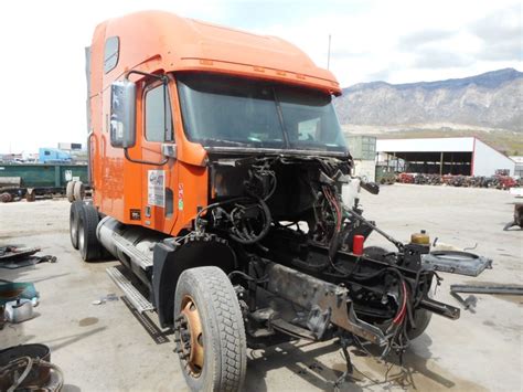 Salvage 2002 Freightliner CENTURY CLASS SLEEPER For Parts | Farr West ...