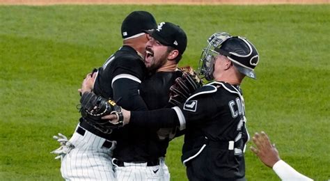 White Sox pitcher Carlos Rodon throws no-hitter vs. Cleveland