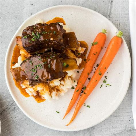 Instant Pot Beef Short Ribs | RecipeLion.com