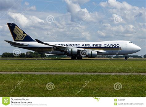 Cargo Plane editorial photography. Image of middle, landing - 85728707