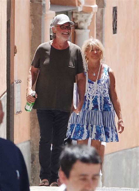 Goldie Hawn & Kurt Russell Vacation In Italy: Photos – Hollywood Life