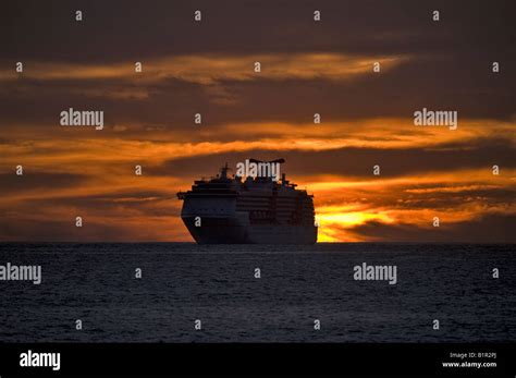 Carnival horizon cruise ship hi-res stock photography and images - Alamy