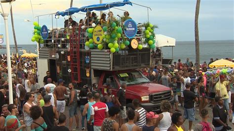 Todo listo para el esperado carnaval de Salvador de Bahía - YouTube