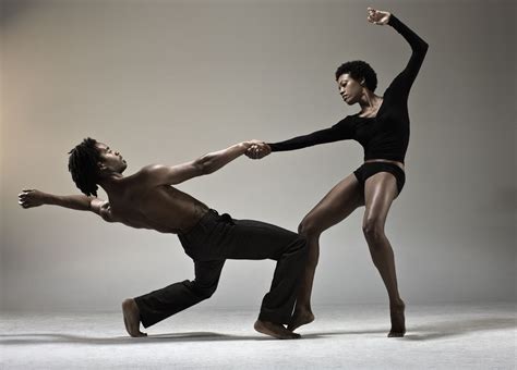 What Are the Characteristics of Modern Dance?