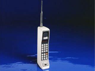 360mobiles: Hefty: Motorola DynaTAC 8000X (1982)