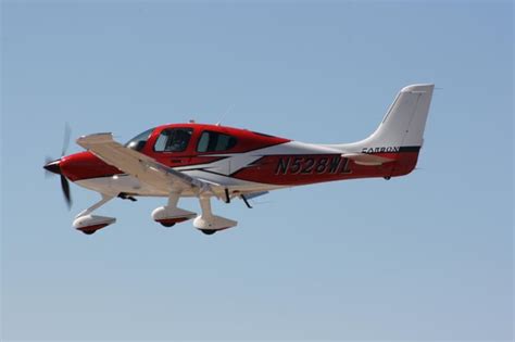 cirrus SR22 Landing in KFLY : r/Planespotting