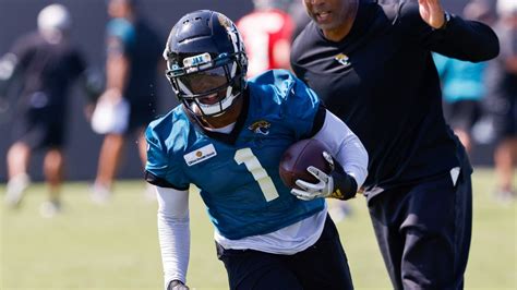 Travis Etienne injury news: Jaguars RB hurts foot, out for 2021 ...