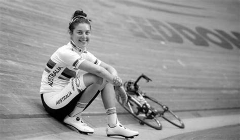 Former teammate of Melissa Hoskins breaks down at Santos Tour Down ...