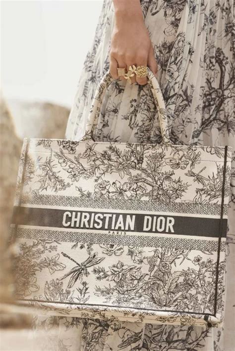 Expect To See These Iconic Bags In Dior's New Boutique