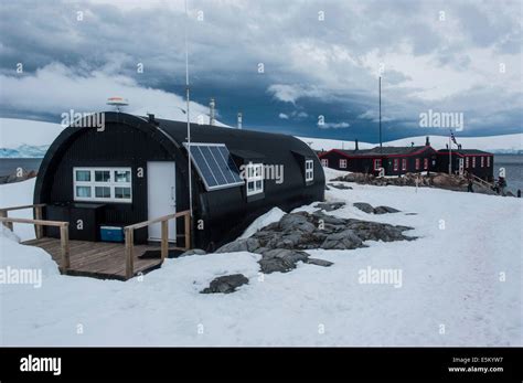 Port Lockroy research station, today a museum, Wiencke, Palmer ...