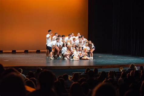 Expressing love for UT with dance moves: Smokey’s Howl brings students and alumni together ...