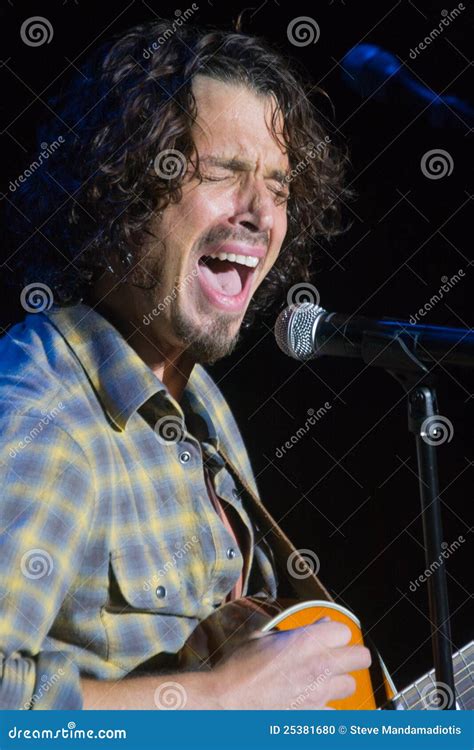 Chris Cornell Live Performance Editorial Image - Image of guitarist, singing: 25381680