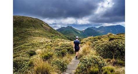 Pouakai and Pukeiti New Zealand mountain images and information - occasionalclimber.co.nz