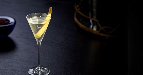 The GREY GOOSE Vodka Martini Cocktail Recipe | GREY GOOSE