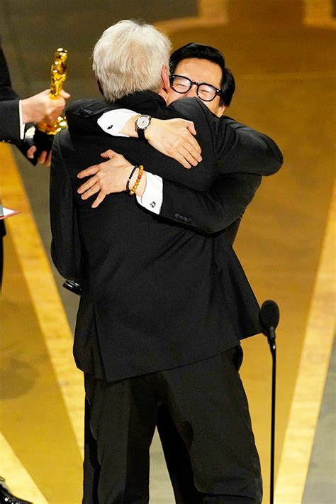 Ke Huy Quan Hugs Harrison Ford At Oscars 2023: Video – Hollywood Life