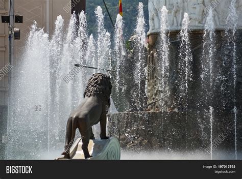 Sculpture Lion Water Image & Photo (Free Trial) | Bigstock