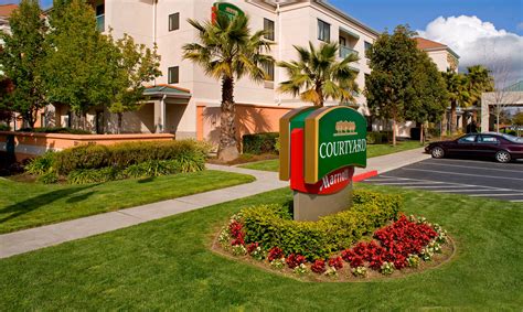 Courtyard Oakland Airport - Remington Hotels