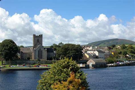 Boat Hire Cruising Travel Guide Ireland - Killaloe on the Shannon River