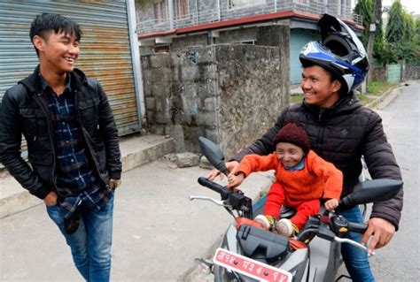 Khagendra Thapa Magar: World's shortest man who could walk dies aged 27 | Metro News