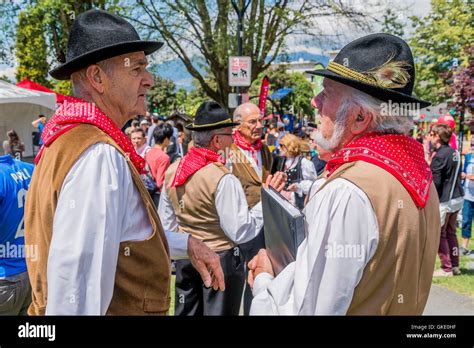 Men in traditional Italian clothes, \Italian Day, Commercial Drive ...